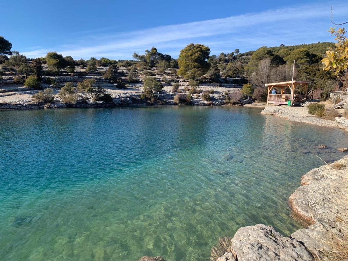 Votre Cocon En Pierre Et Son Spa En Option Gite Le Repos Des Chenes Régusse Exterior photo