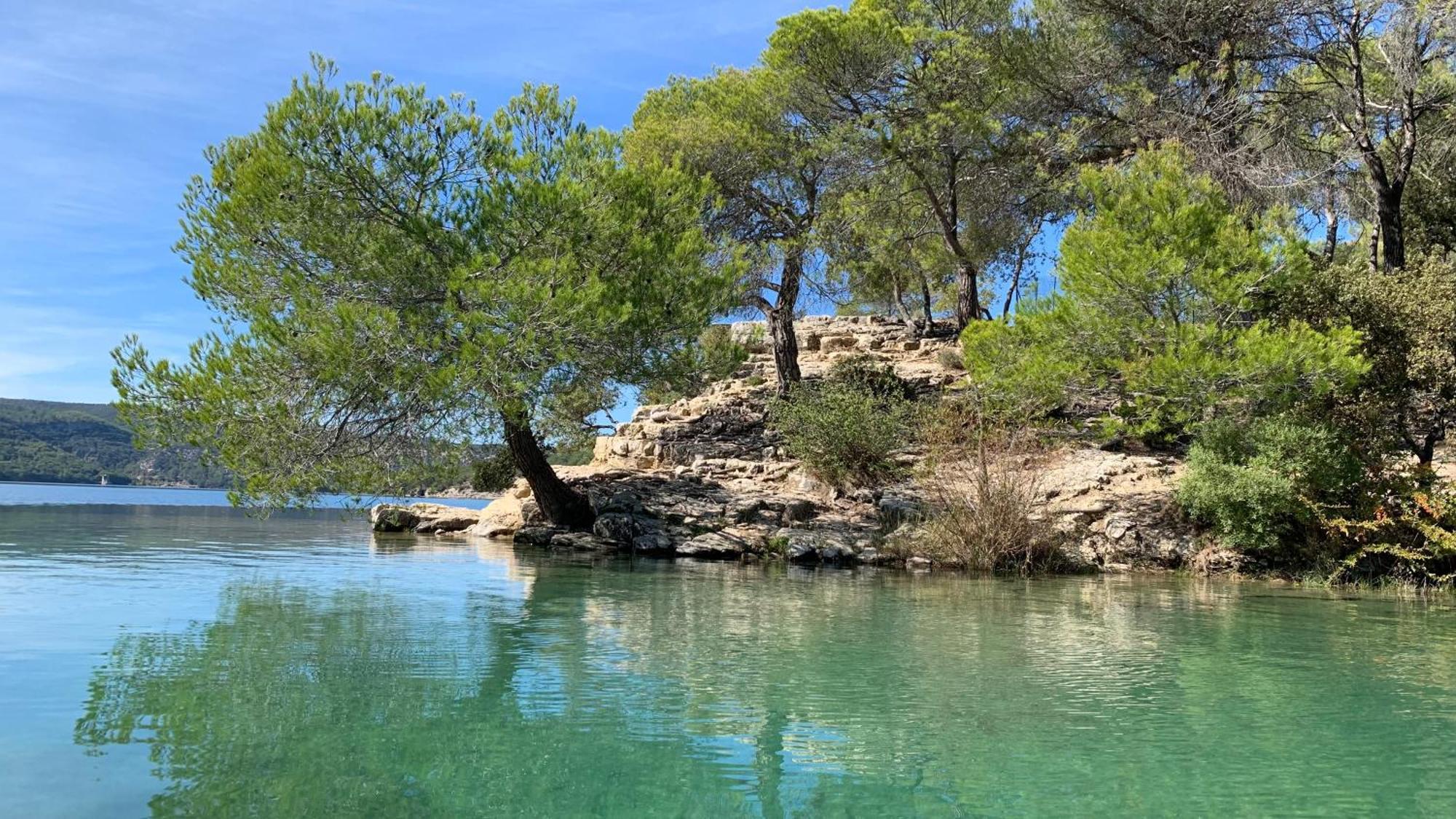 Votre Cocon En Pierre Et Son Spa En Option Gite Le Repos Des Chenes Régusse Exterior photo