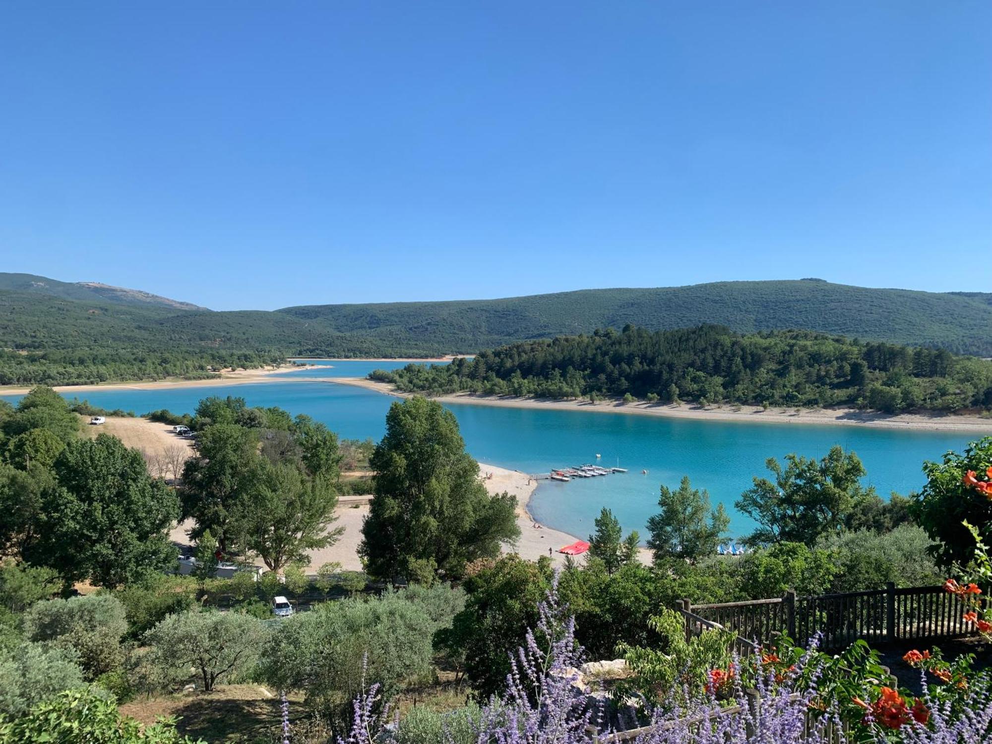 Votre Cocon En Pierre Et Son Spa En Option Gite Le Repos Des Chenes Régusse Exterior photo