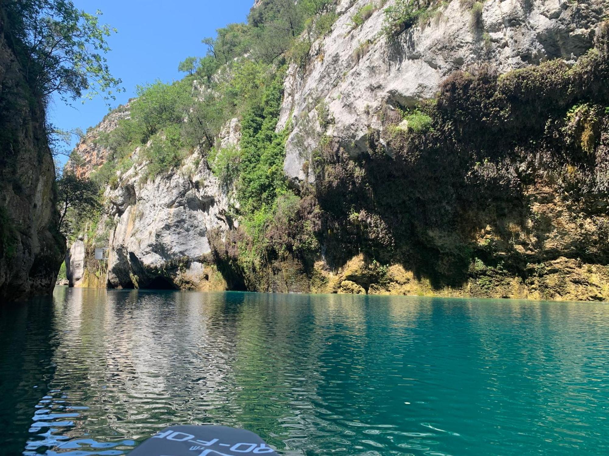 Votre Cocon En Pierre Et Son Spa En Option Gite Le Repos Des Chenes Régusse Exterior photo