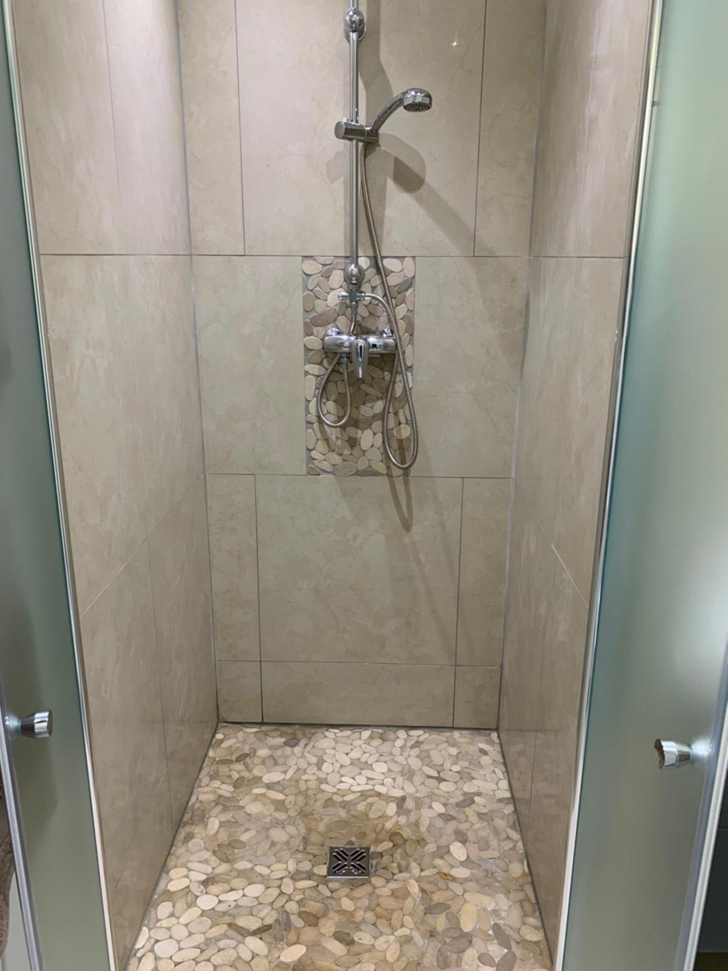 Votre Cocon En Pierre Et Son Spa En Option Gite Le Repos Des Chenes Régusse Exterior photo