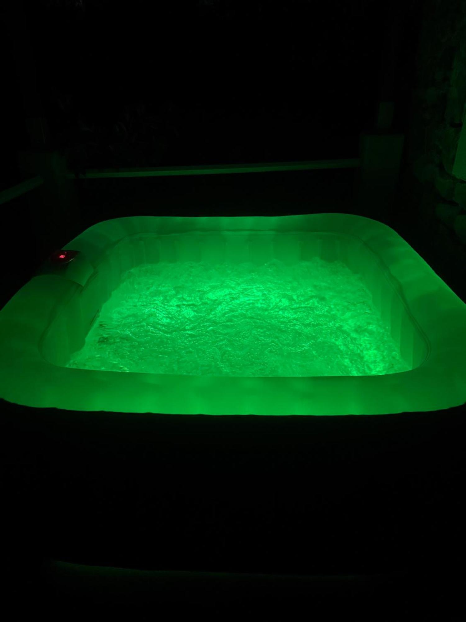 Votre Cocon En Pierre Et Son Spa En Option Gite Le Repos Des Chenes Régusse Exterior photo