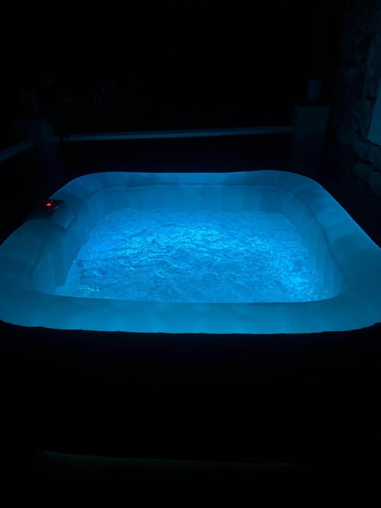 Votre Cocon En Pierre Et Son Spa En Option Gite Le Repos Des Chenes Régusse Exterior photo