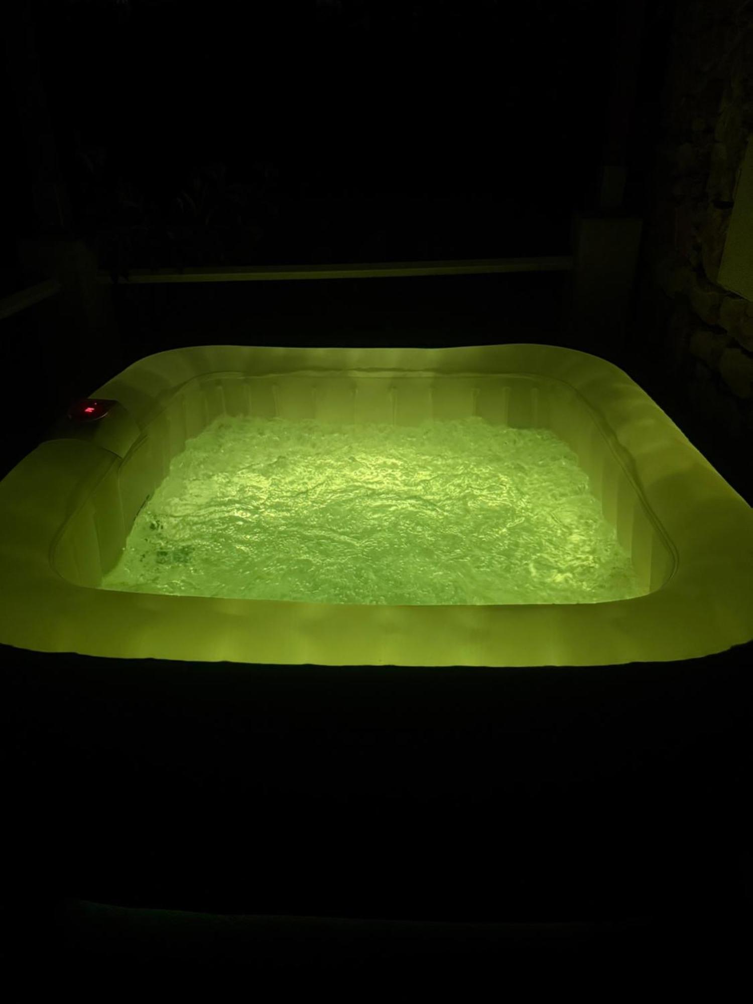 Votre Cocon En Pierre Et Son Spa En Option Gite Le Repos Des Chenes Régusse Exterior photo