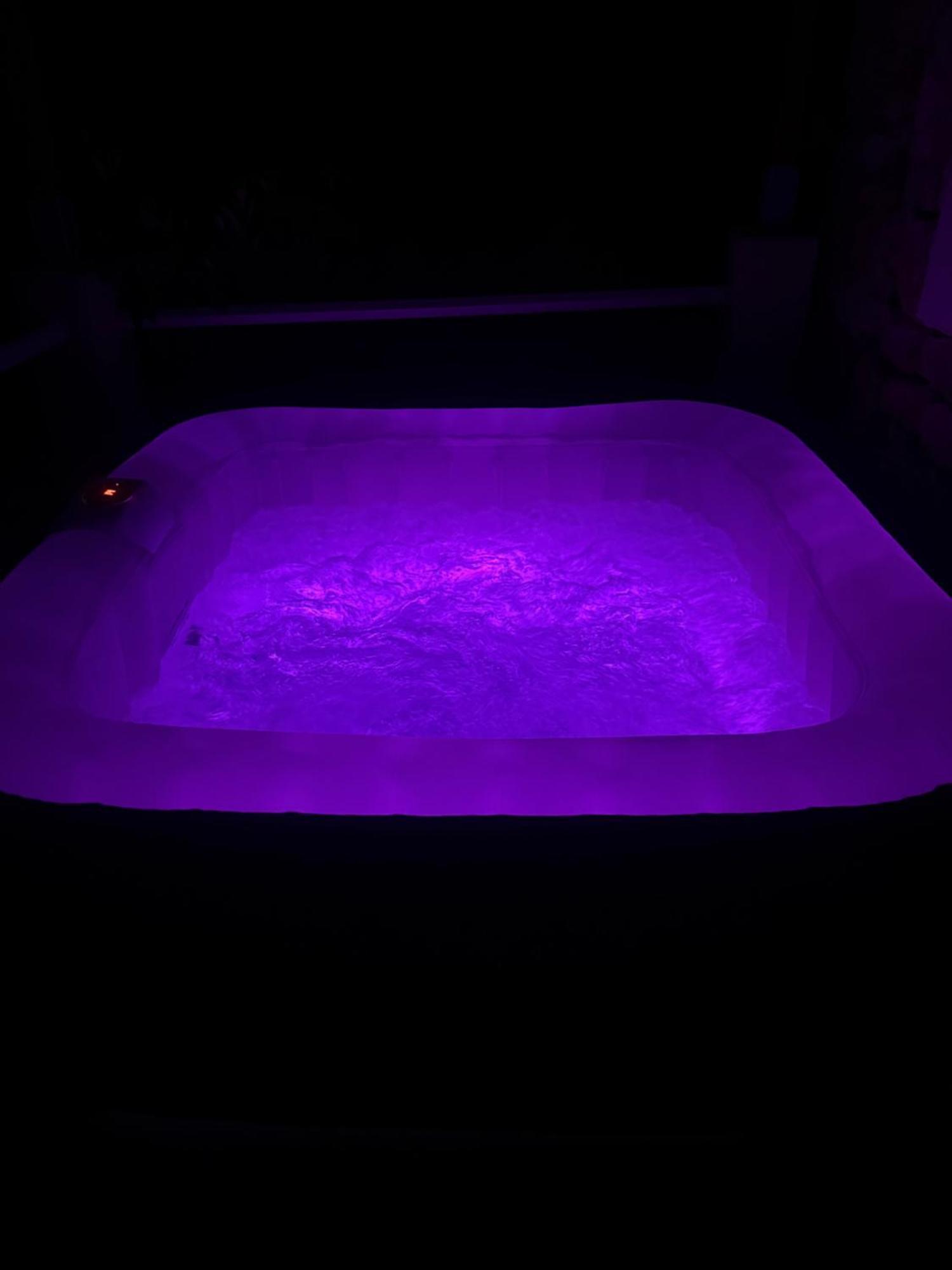 Votre Cocon En Pierre Et Son Spa En Option Gite Le Repos Des Chenes Régusse Exterior photo
