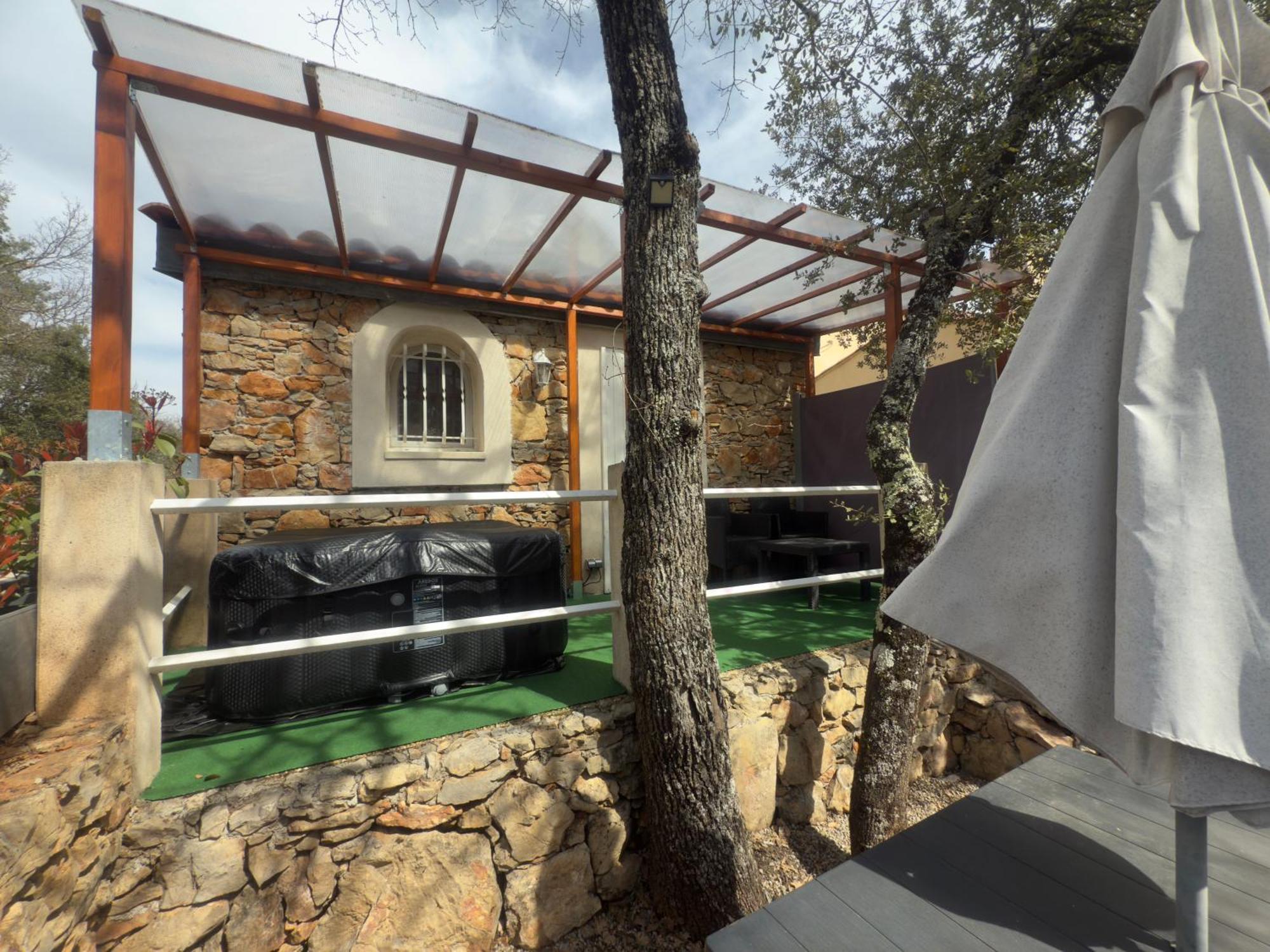 Votre Cocon En Pierre Et Son Spa En Option Gite Le Repos Des Chenes Régusse Exterior photo