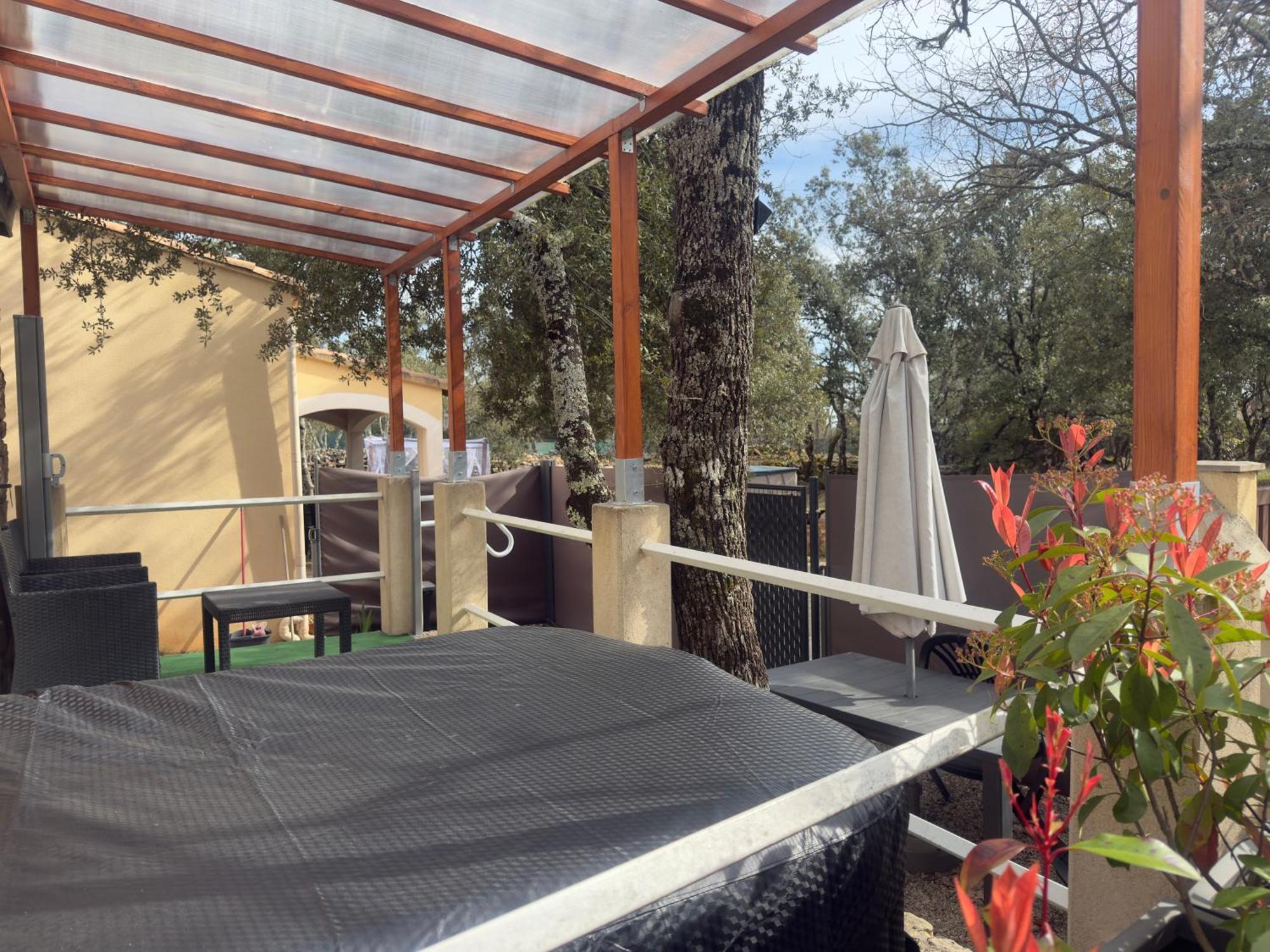 Votre Cocon En Pierre Et Son Spa En Option Gite Le Repos Des Chenes Régusse Exterior photo