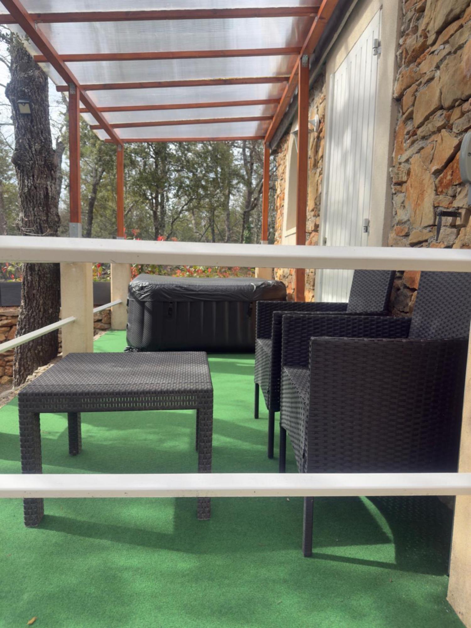 Votre Cocon En Pierre Et Son Spa En Option Gite Le Repos Des Chenes Régusse Exterior photo