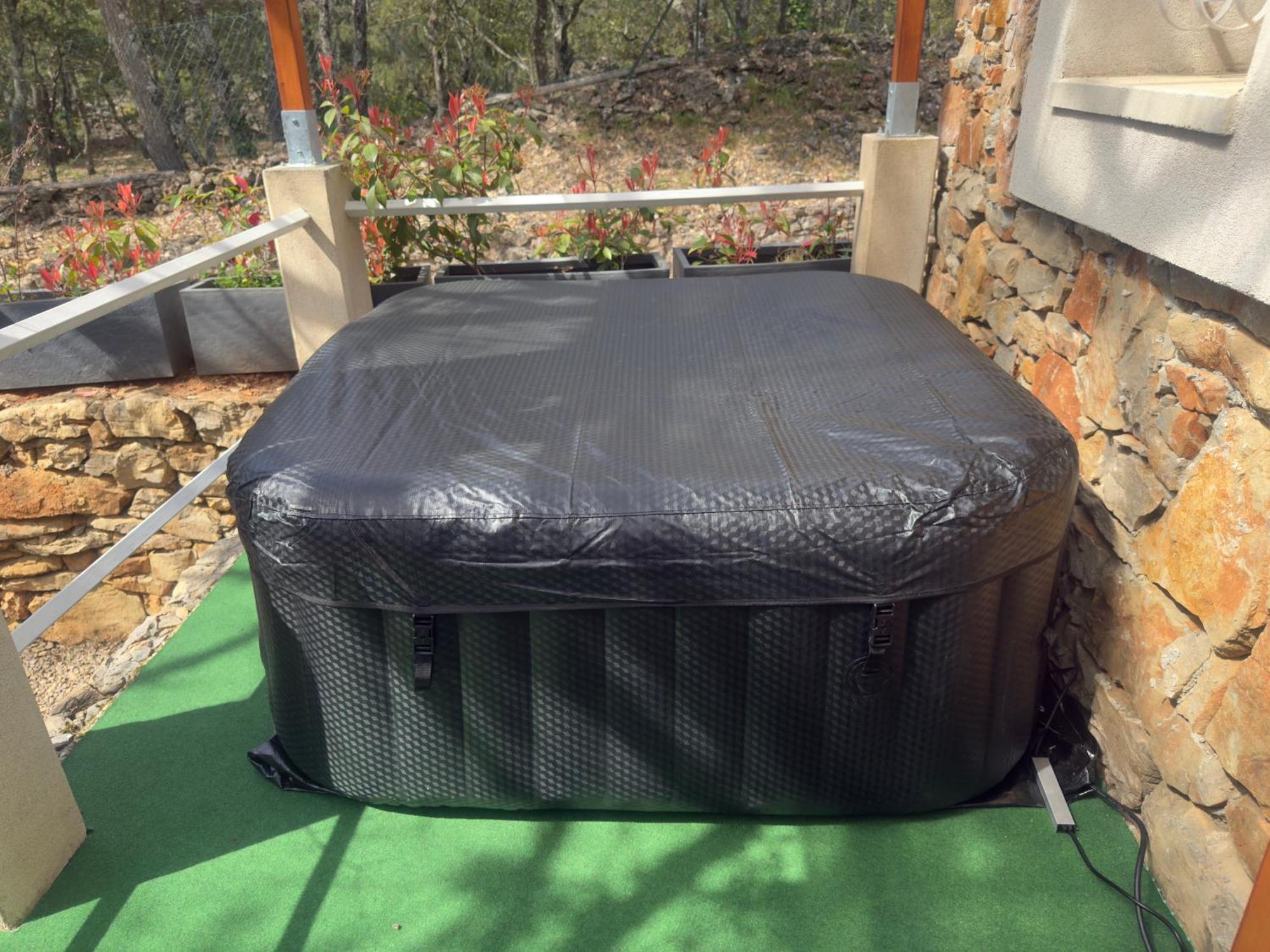 Votre Cocon En Pierre Et Son Spa En Option Gite Le Repos Des Chenes Régusse Exterior photo